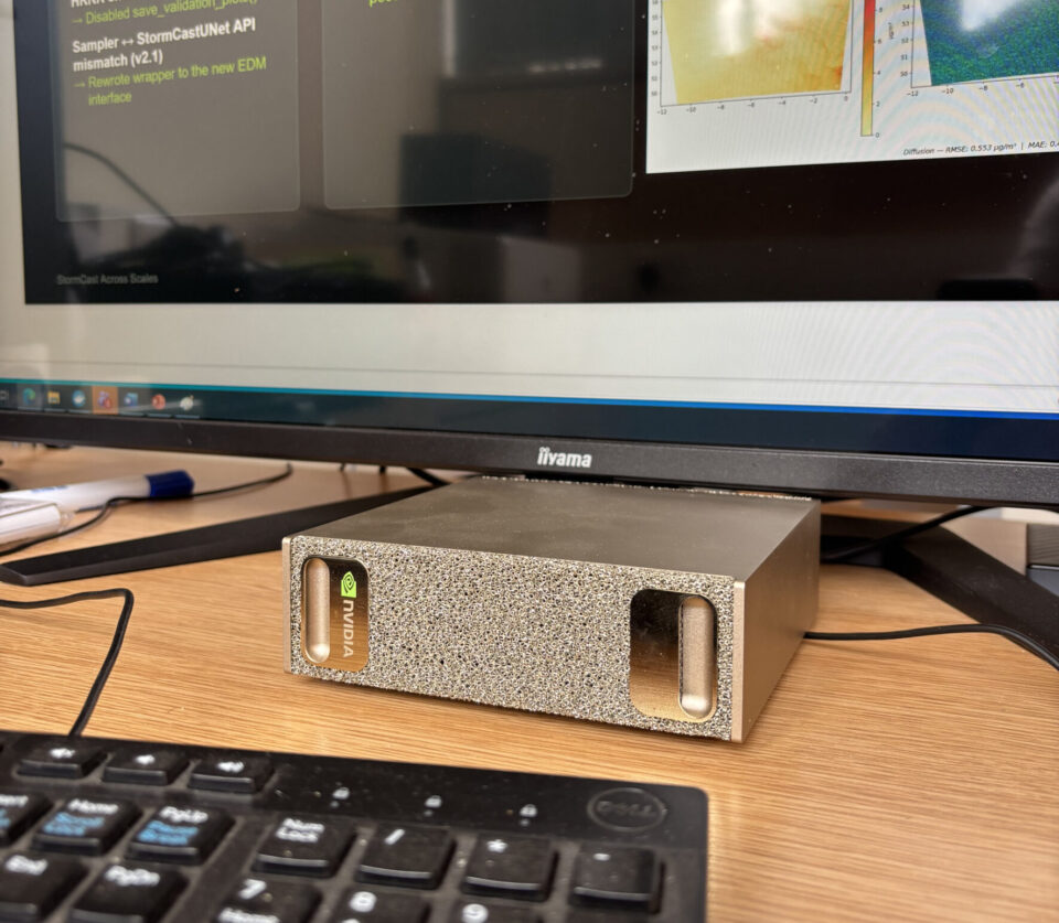 Sistema NVIDIA DGX Spark no escritório do pesquisador